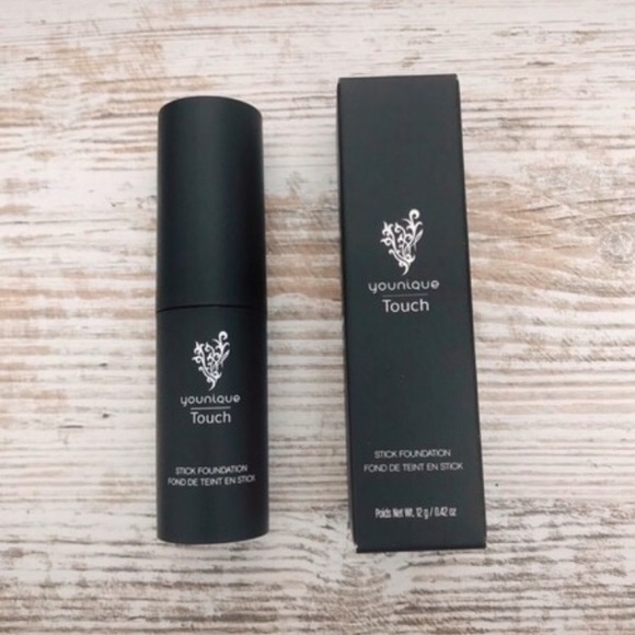 YOUNIQUE TOUCH stick foundation- Satin